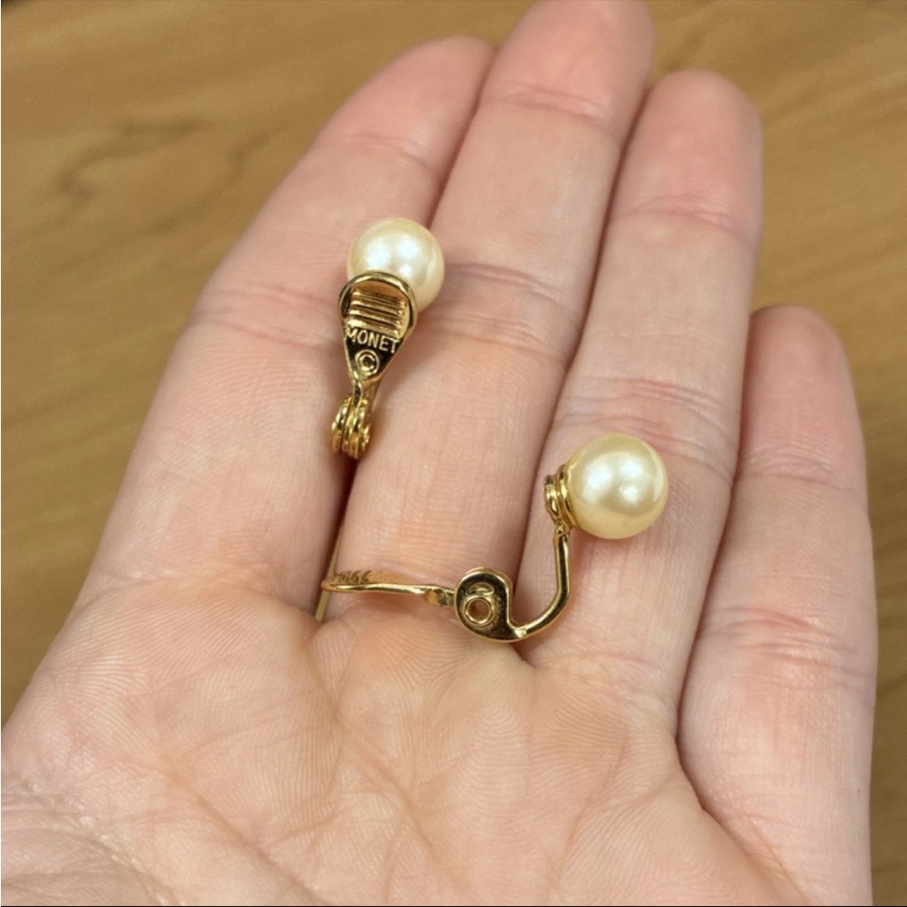 Monet Signed Gold Tone Imitation Pearl Clip-On Stud Earrings VTG/Antique